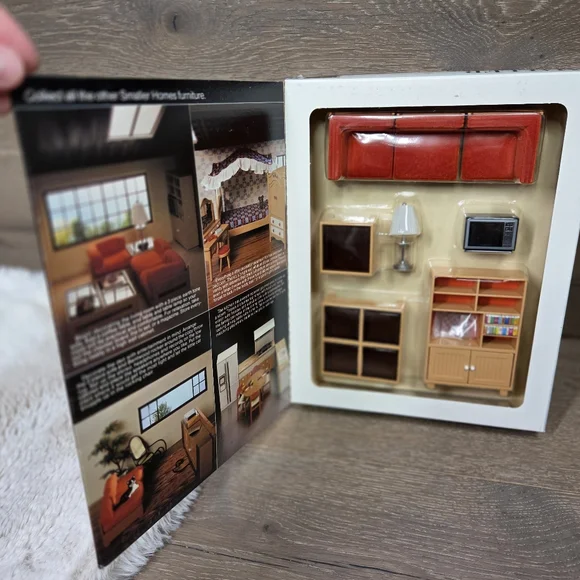 Vintage Tomy Smaller Homes Contemporary Miniature Living Room Furniture Set - Picture 2 of 16